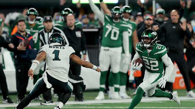 Jets' safety Tony Adams (22) intercepts Eagles' QB Jalen Hurts (1)